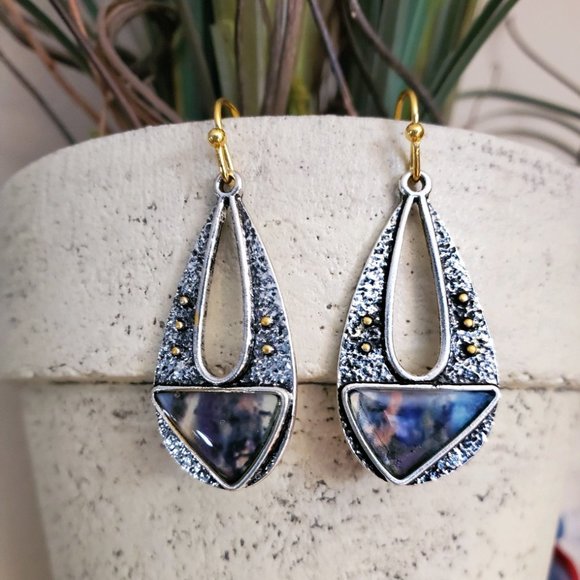 Jewelry - Silver Tone Boho Artsy Look Earrings